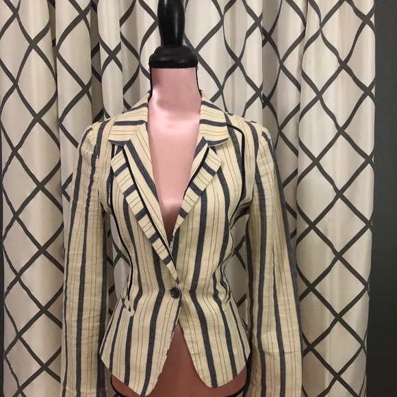 Blazer - Picture 5 of 6